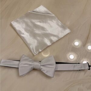 ALFANI, white men’s bow tie with pocket scarf! Extends to 20”.
